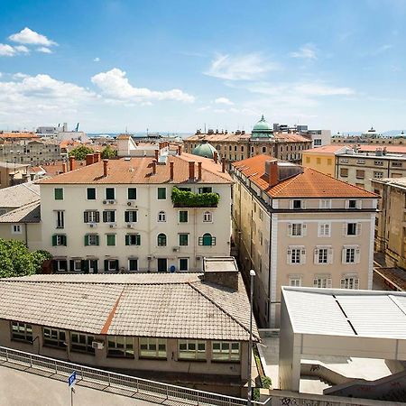Crov Lägenhet Rijeka Exteriör bild
